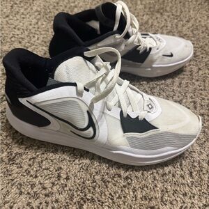 Nike White and Black Sneakers